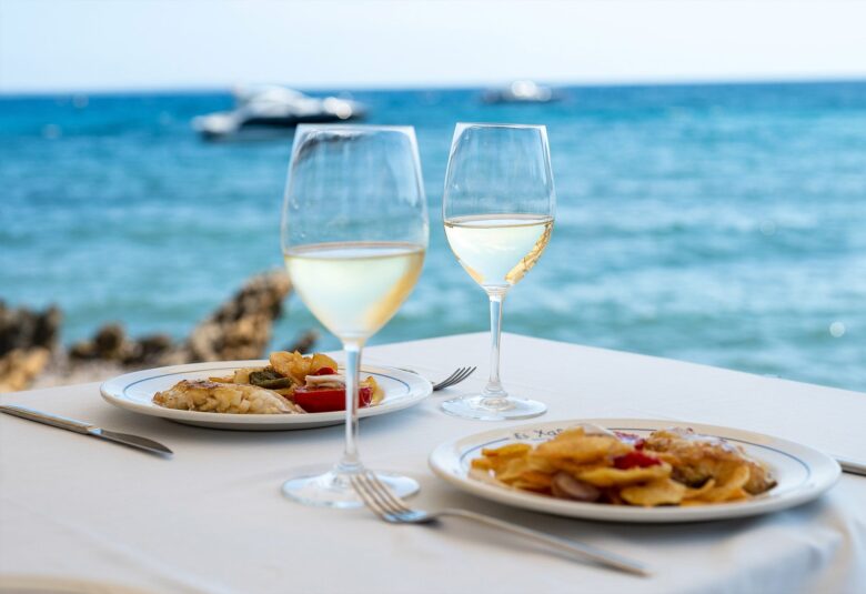 Es Xarcu Restaurante - terraza junto al mar